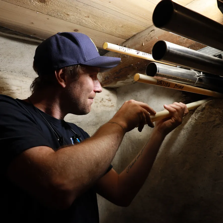 Elektroide rør i kjeller restaurering bygg