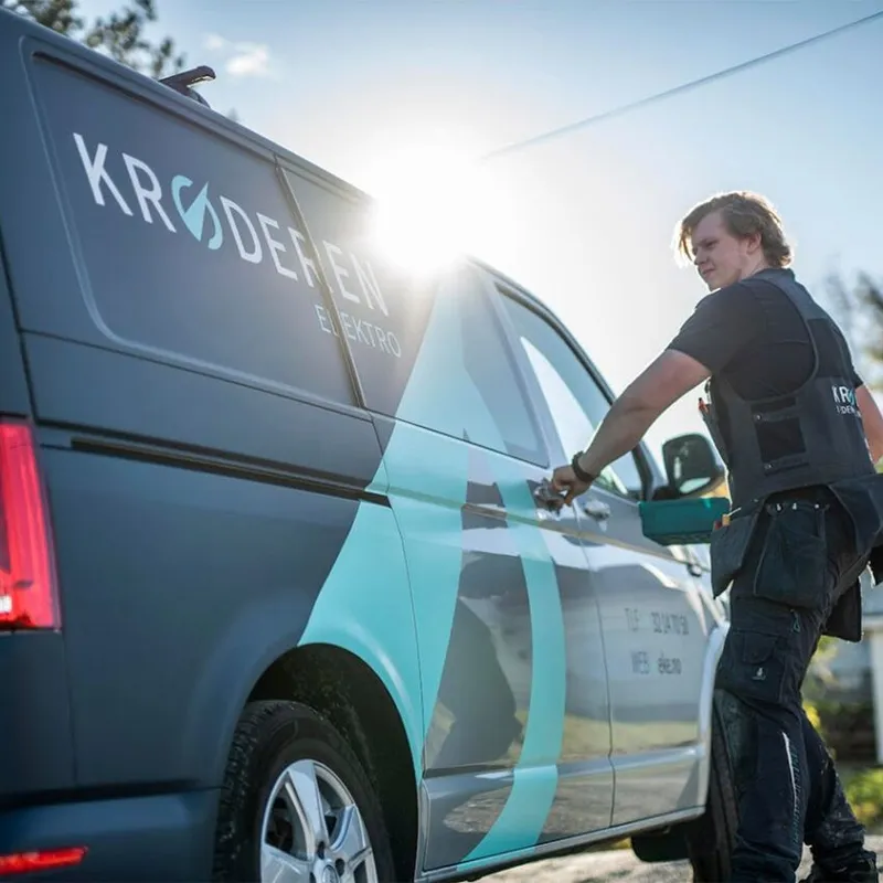 Elektriker fra Krøderen elektro med arbeidsbil